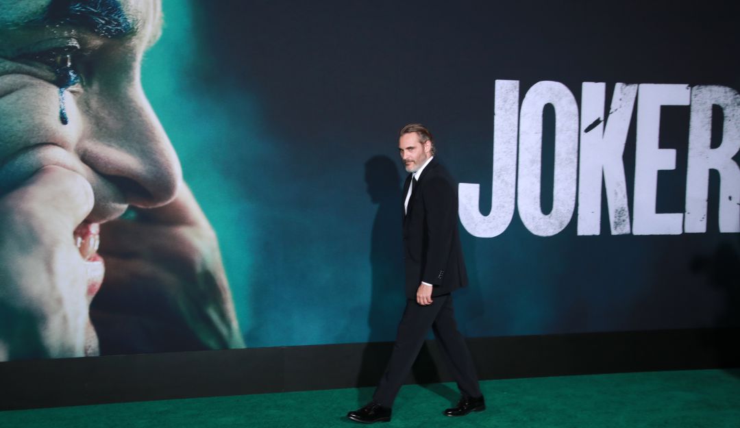 Guasón Joaquin Phoenix cine: ¡Sorpresa! Joaquin Phoenix sorprendió a fans de 'Guasón' en cines de LA
