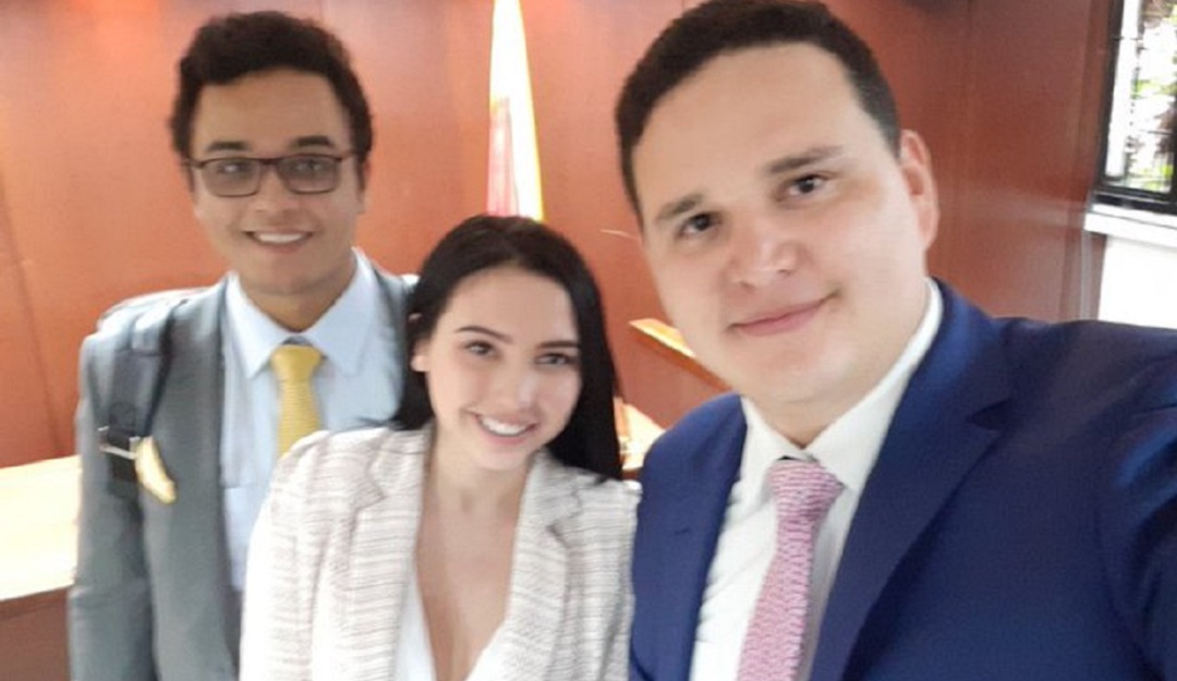 Merlano liibertad: ¿Felicidad? Con selfie abogados e hija de Merlano celebraron libertad