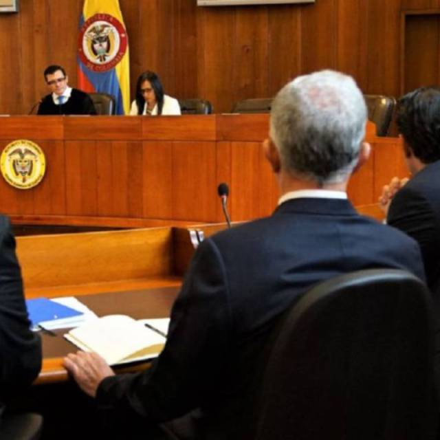 Pasó la mediática indagatoria a Uribe