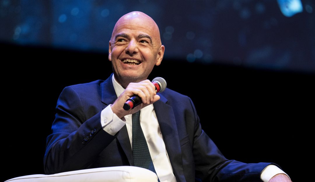 Gianni Infantino Mundial de fútbol: ¡A capa y espada! Infantino defiende la fecha del Mundial de Catar 2022