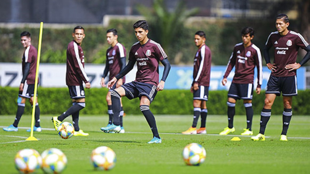 ¿Falta de humildad? Selección Mexicana ignoró a hincha que los recibían