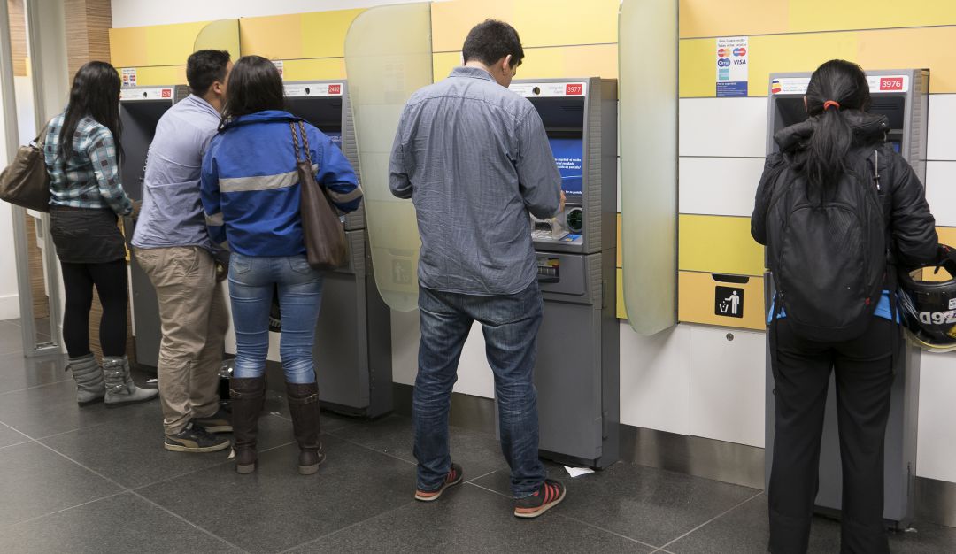Cajeros automáticos recibos cajeros: Ciudadanos preocupados por cantidad de papel desperdiciado en los cajeros