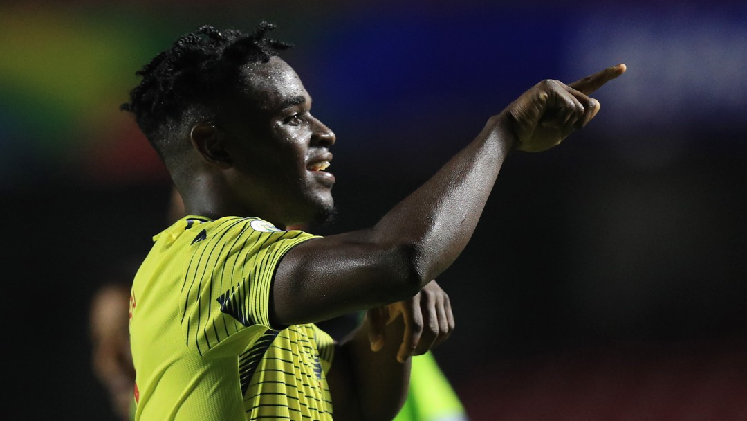 Duván Zapata estaría tres semanas de baja y se perdería jornada de Champions