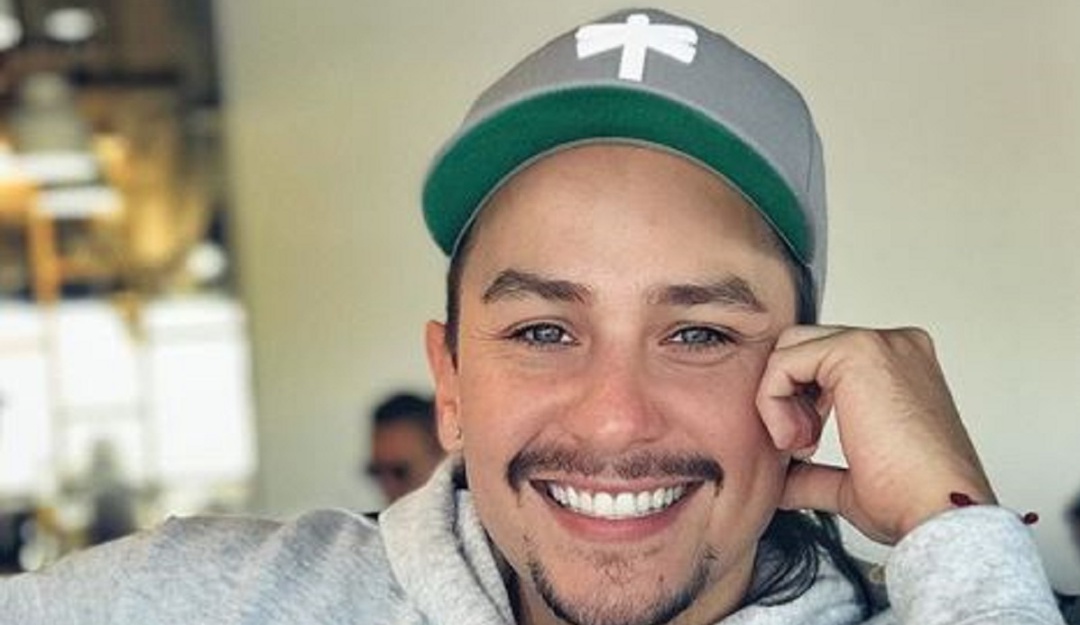 Sebastián Vega mujer: ¿Le luce? Sebastián Vega como toda una mamacita