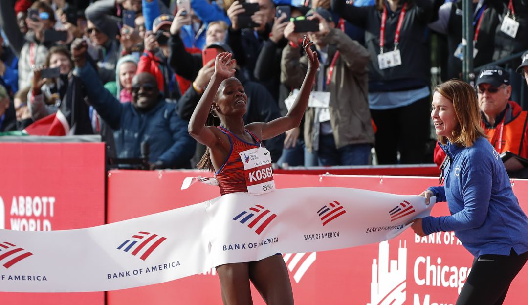 Brigid Kosgei marcas mundiales: Una keniana bate el récord mundial en el maratón de Chicago