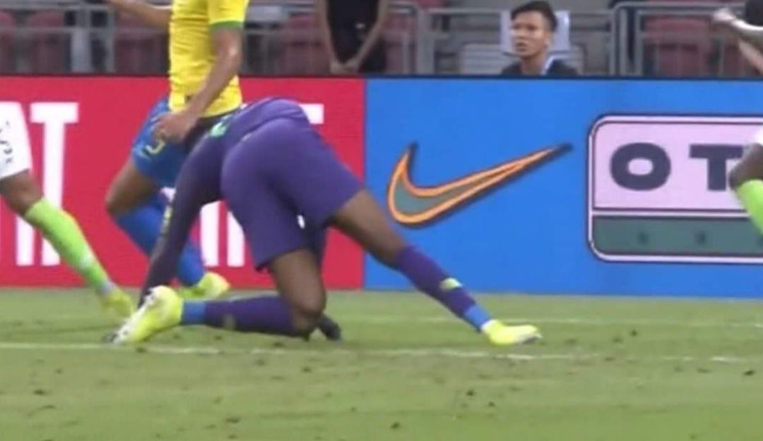 amistoso nigeria vs brasil fecha FIFA neymar lesión arquero: ¡Terrible lesión del portero de Nigeria!