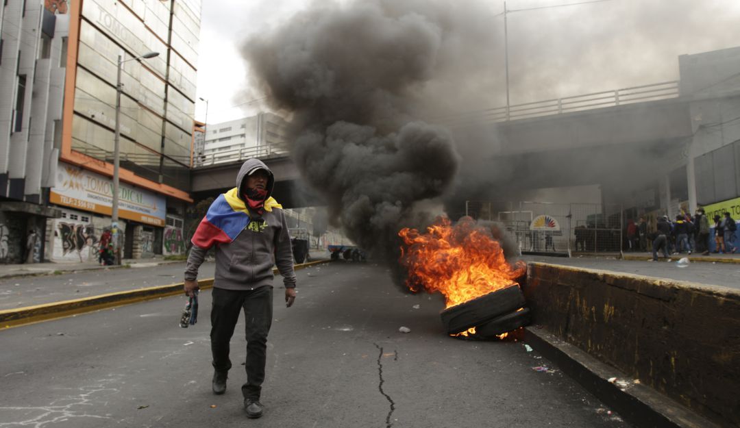 Toque de queda en Ecuador: Ecuatorianos salen a las calles a protestar durante el toque de queda