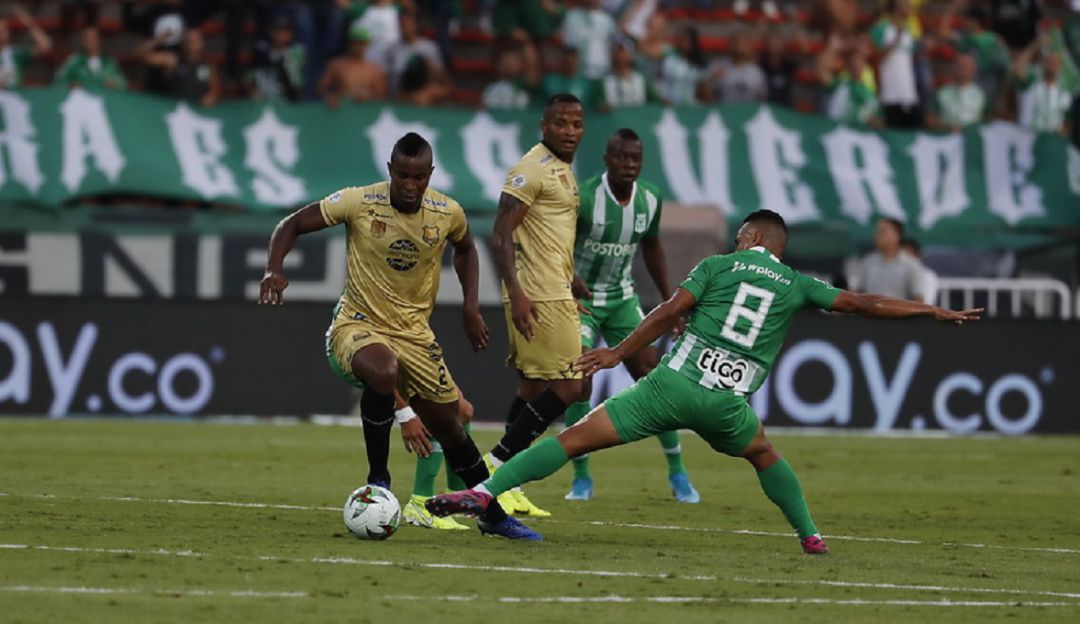 Liga Águila árbitros Atlético Nacional Vs Rionegro: ¿Qué le entregó el cuarto árbitro al jugador de Atlético Nacional?