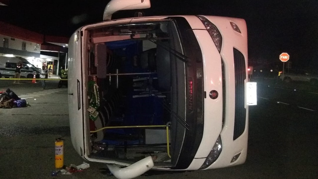 38 heridos y una mujer muerta dejó accidente de bus en ‘La Y’