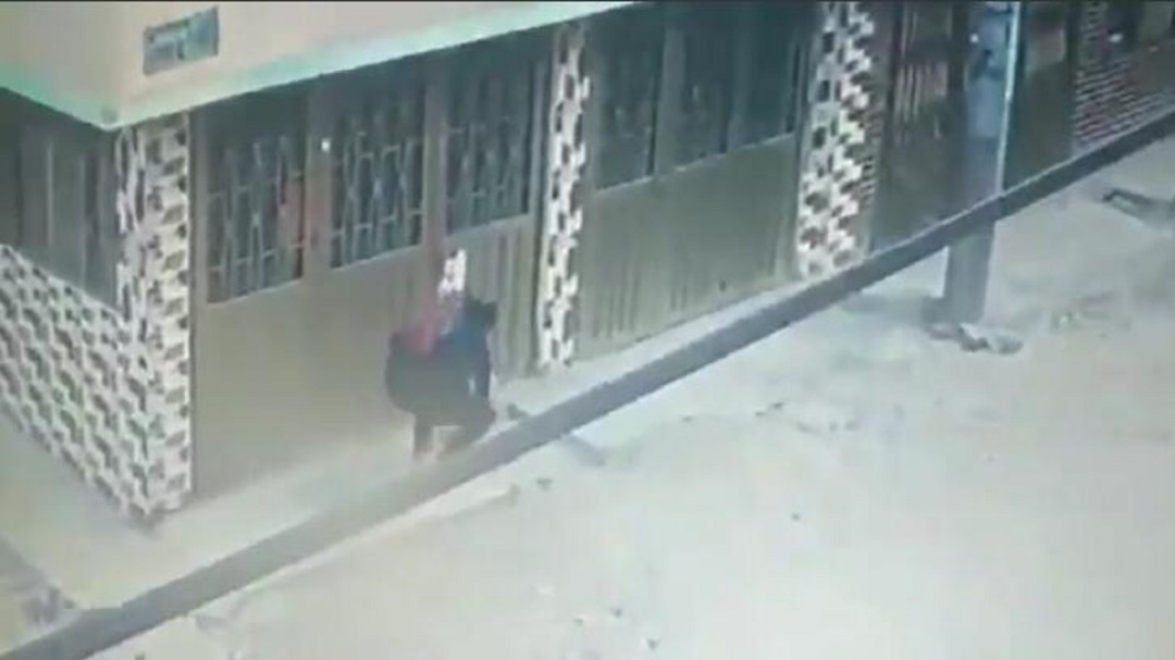 Buscan a la mujer que abandonó en la calle a un bebé de un mes