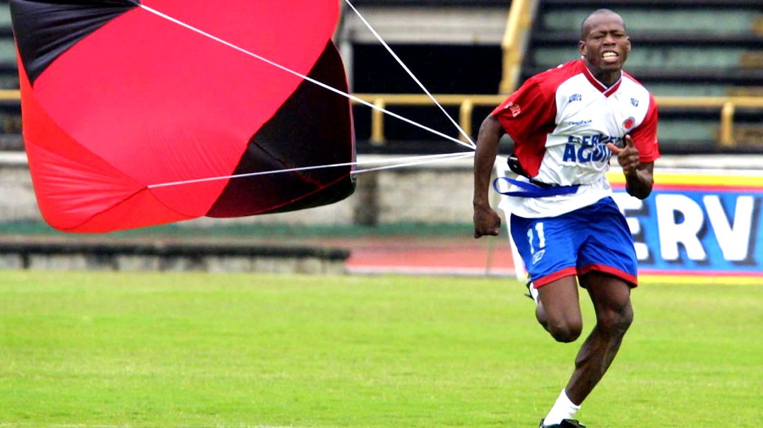 'Tino' Asprilla: "Me obligaron a ser hincha del América"