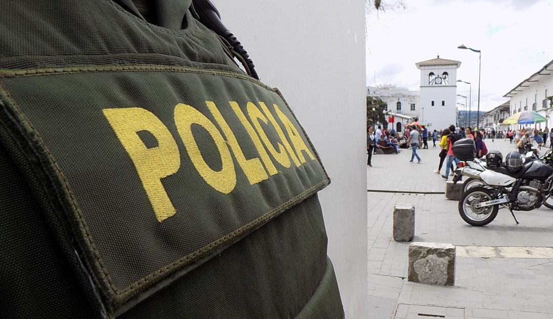 Bogotá Suba policía agrede joven: Joven denuncia golpiza por parte de policía en un CAI
