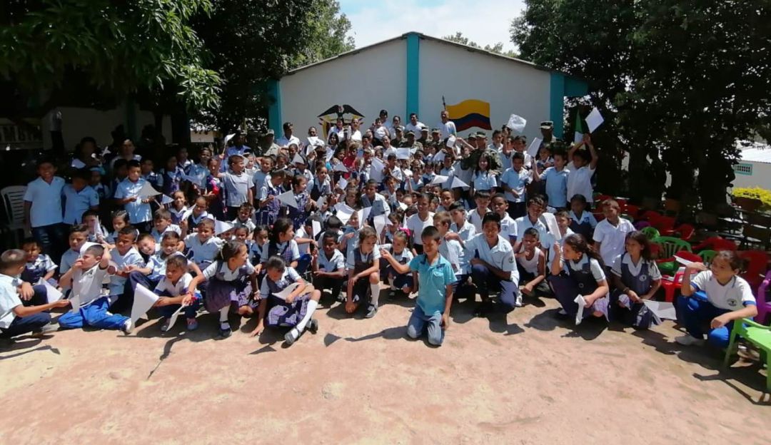 Ejército Santa Rosa del Sur: Ejército hizo mantenimiento y adecuación de escuela en Santa Rosa del Sur