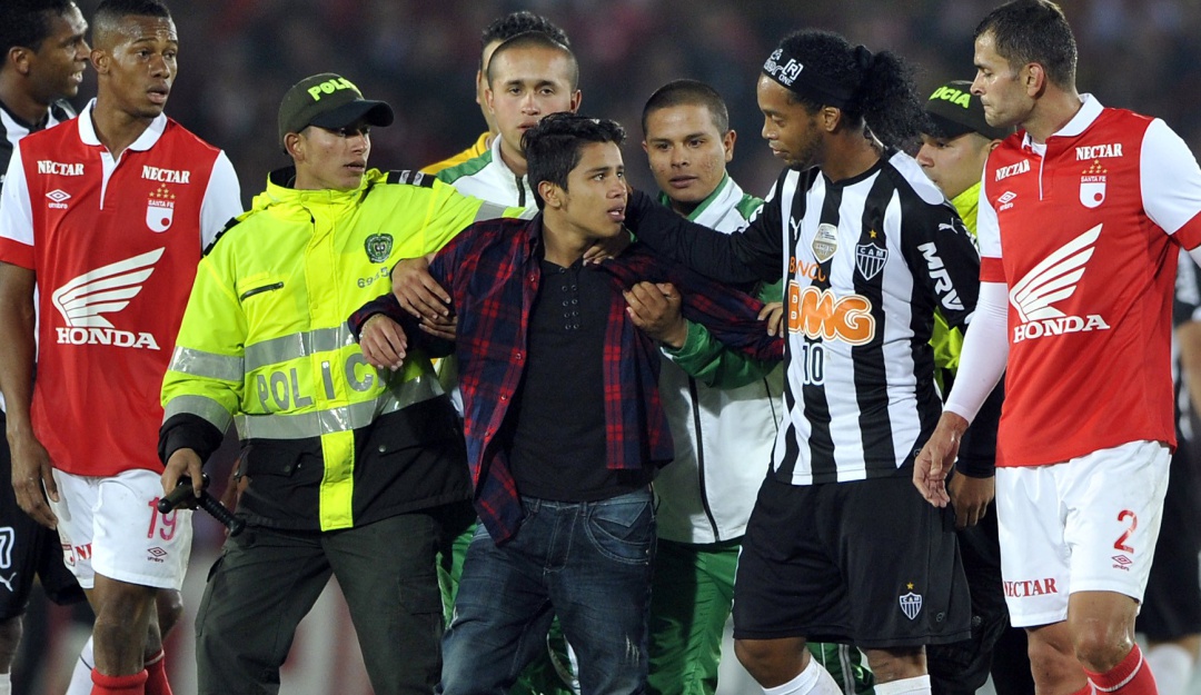 Ronaldinho partidos en El Campín: Ronaldinho y El Campín: tres empates y un debut en selección