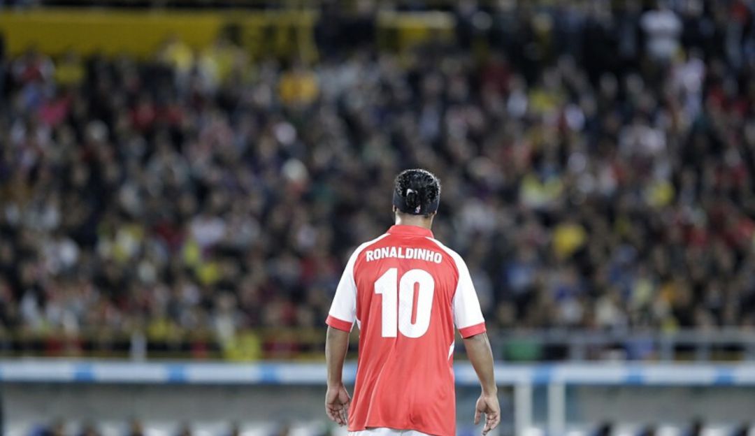 Despedida Ronaldinho santa fe atlético nacional fútbol colombiano: Ronaldinho rugió, sonrío y salió ovacionado por los hinchas del fútbol