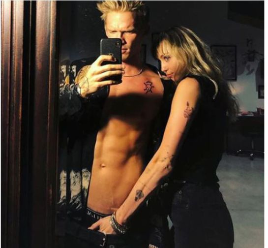 La hot foto de Miley Cyrus y su novio: La candente foto con la que Miley Cyrus y su novio retan a Instagram La hot foto de Miley Cyrus y su novio: La candente foto con la que Miley Cyrus y su novio retan a Instagram