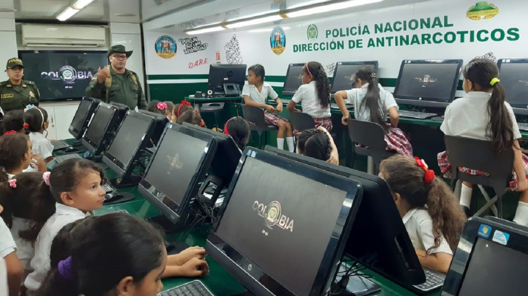 Policía realiza campaña para prevenir consumo de drogas en Bolívar