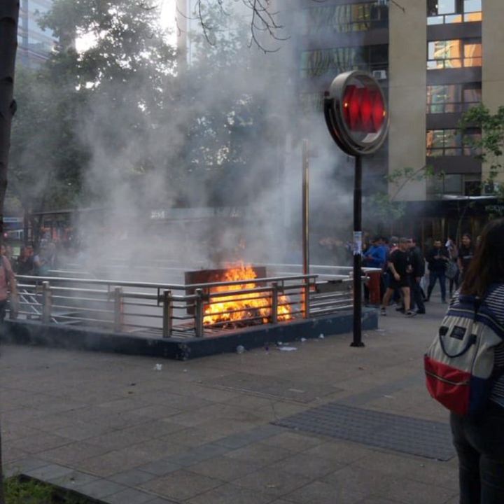 Estado de emergencia en Santiago de Chile por violentos disturbios