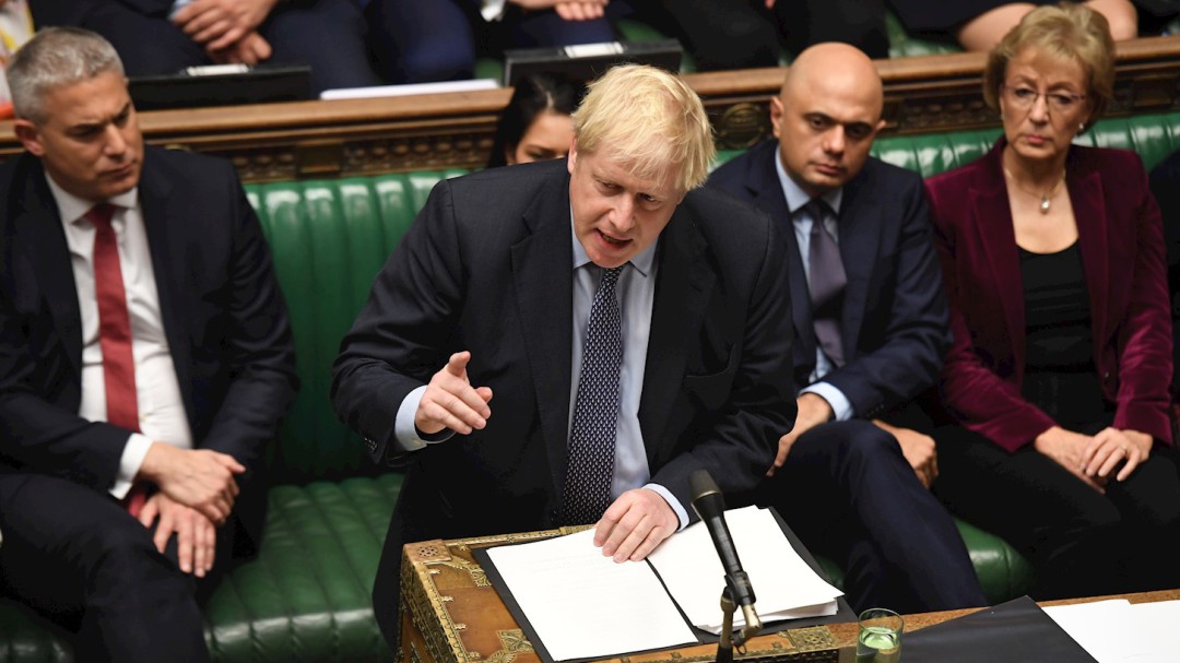 Parlamento británico pospone decisión sobre el Brexit