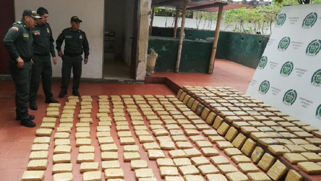 Autoridades hallan vehículo cargado con 142 kilos de marihuana