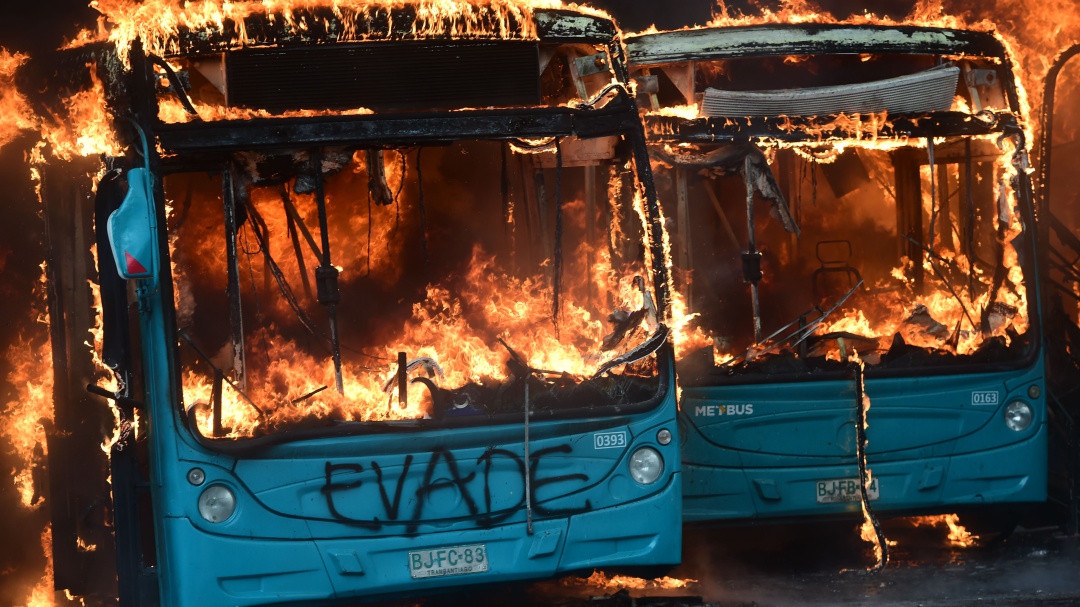 ¿Lo lograron? Piñera suspende alza de tarifas del metro