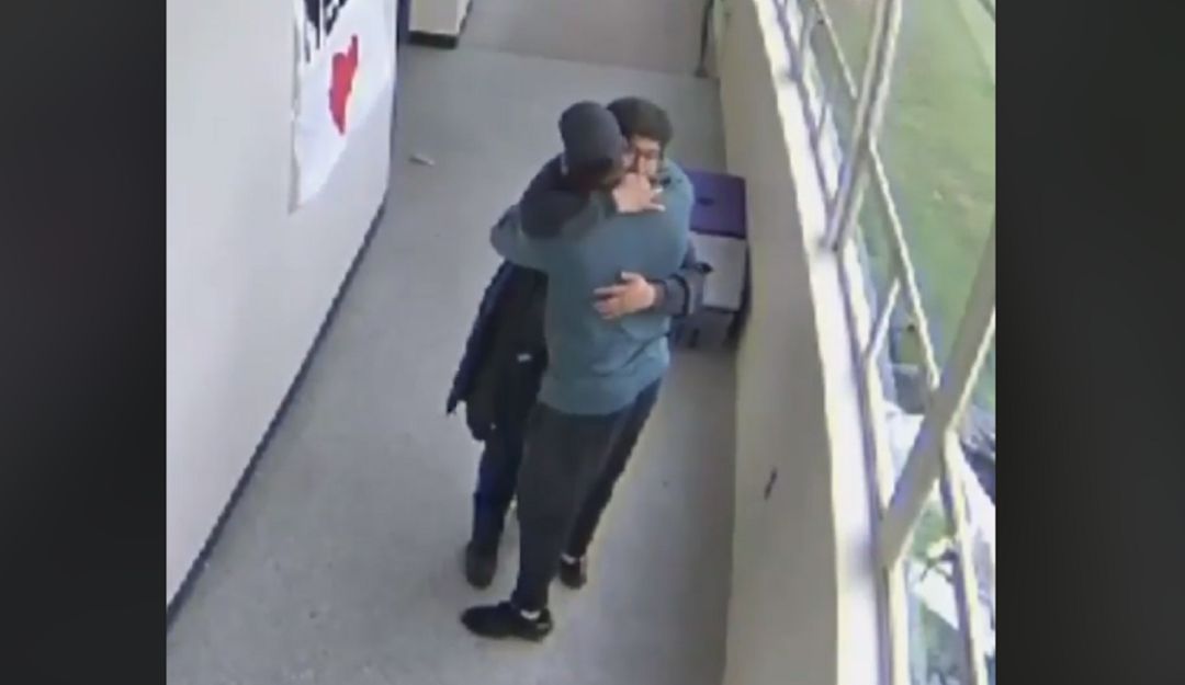 Tiroteo Parkrose High School abrazo: ¡Con un abrazo! Así desarmó docente a estudiante que iba a realizar tiroteo