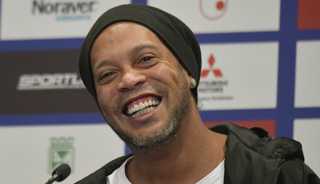 Ronaldinho placa deportivo cali error ortográfico: ¡Qué pena! Error de ortografía en placa del Deportivo Cali para Ronaldinho
