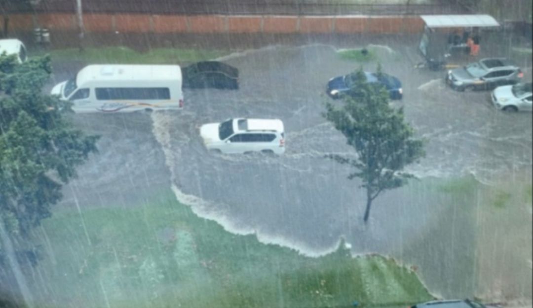 Fuertes lluvias colapsan las calles de Bogotá: Lluvias torrenciales colapsan las calles de Bogotá
