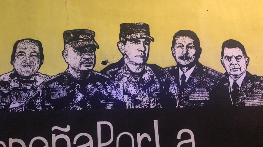 Los rostros del mural de falsos positivos que taparon con pintura blanca
