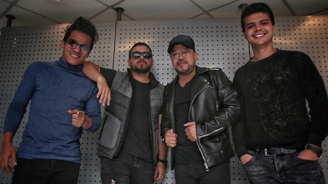 Se filtran fotos íntimas del cantante de Kvrass con su ex