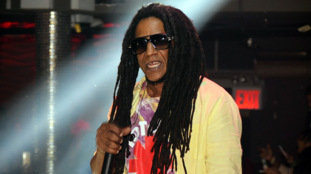 ¡Borracho! El penoso momento de Tego Calderón en Houston