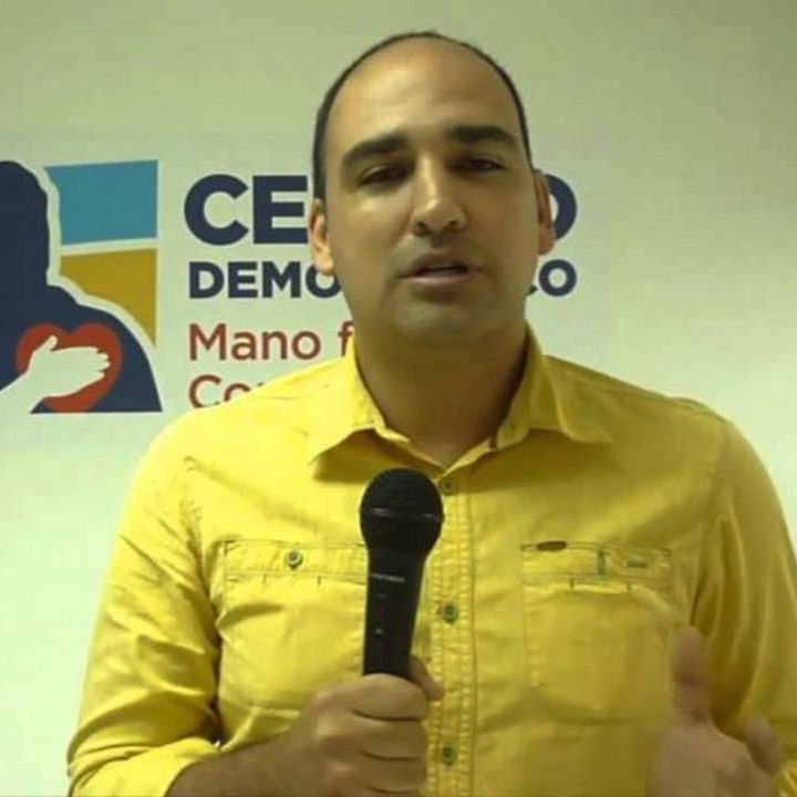Candidato Óscar Pérez afirma que no tiene el brazalete