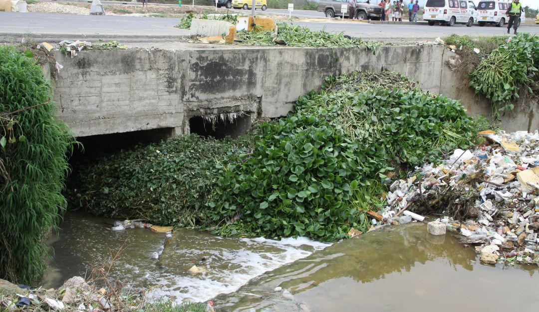Más de 24 horas después recuperan cuerpo de menor arrastrado por arroyo
