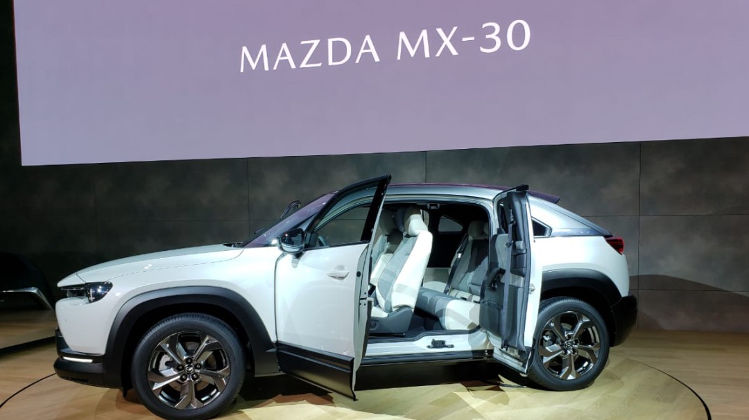 Mazda presenta en Tokio la MX-30, su primer 'citycar' eléctrico