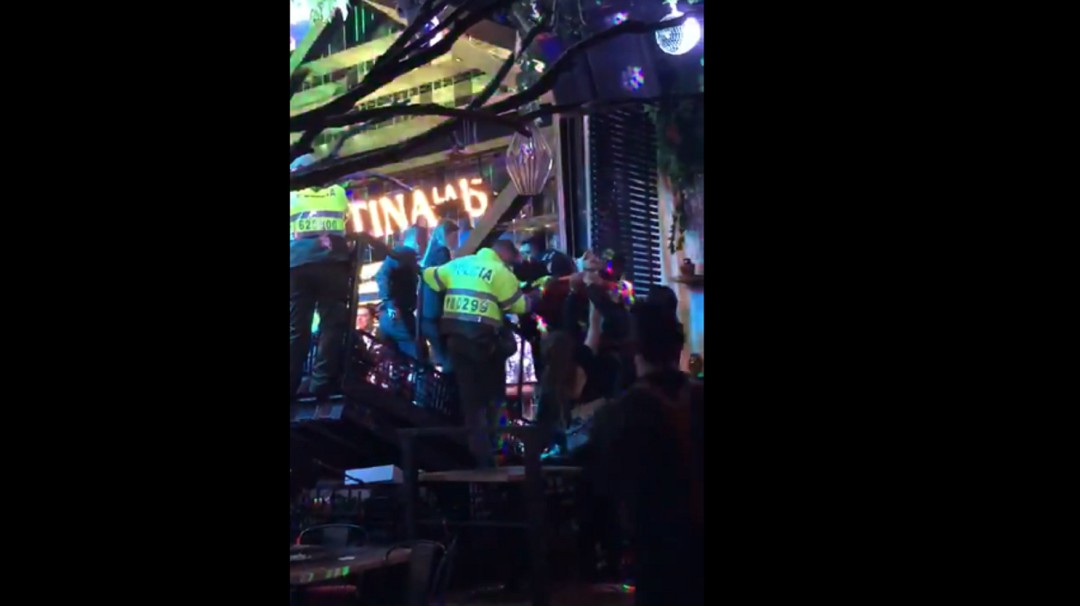 Tarima con mariachis se desplomó y dejó 10 heridos en Bogotá