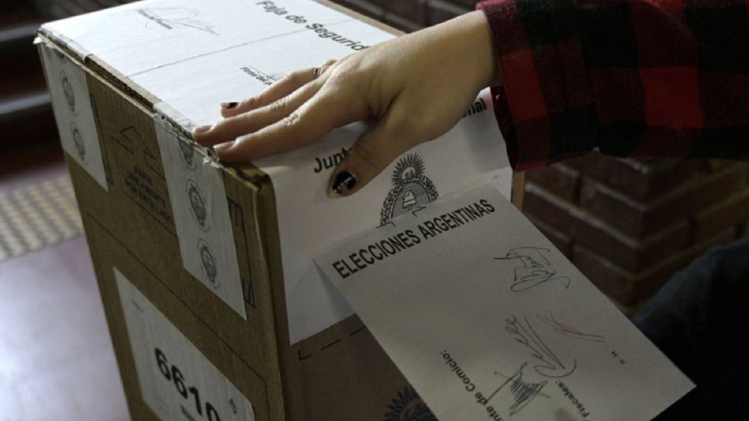 Ministro de Macri denuncia irregularidades en las votaciones de Argentina