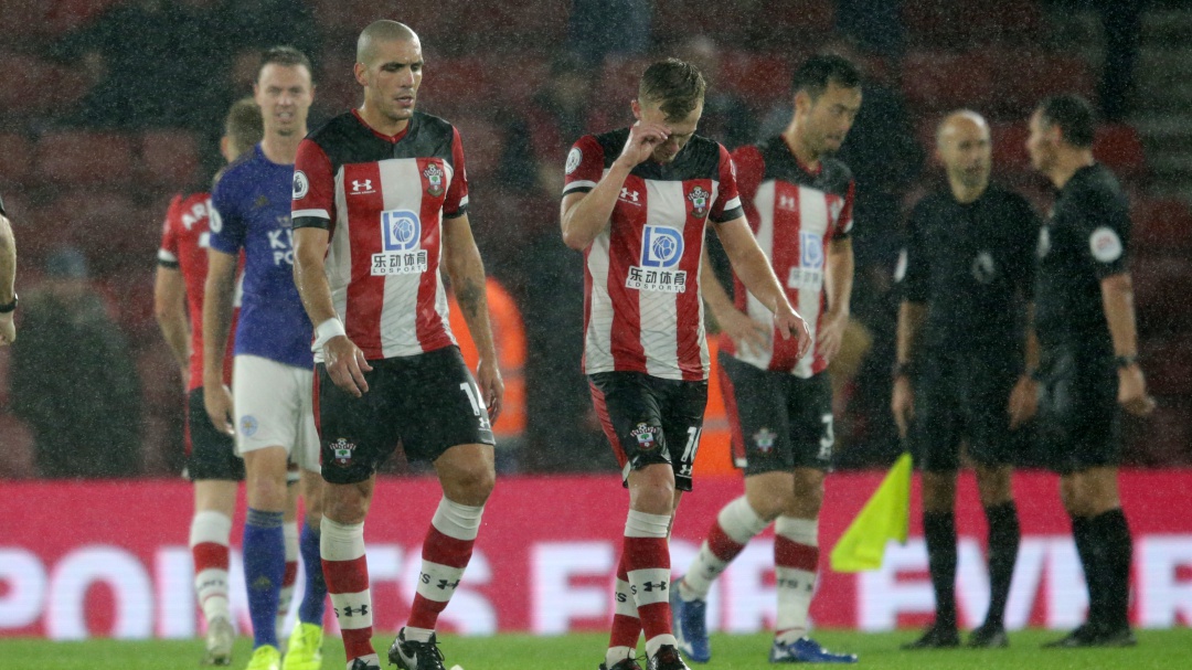 Jugadores y cuerpo técnico del Southampton donan su sueldo tras perder 0-9