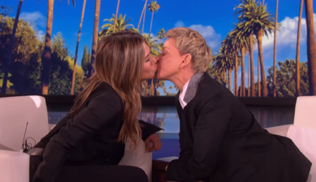 Jennifer Aniston Ellen DeGeneres televisión: ¡Se besaron! Jennifer Aniston y Ellen DeGeneres sorprendieron en entrevista