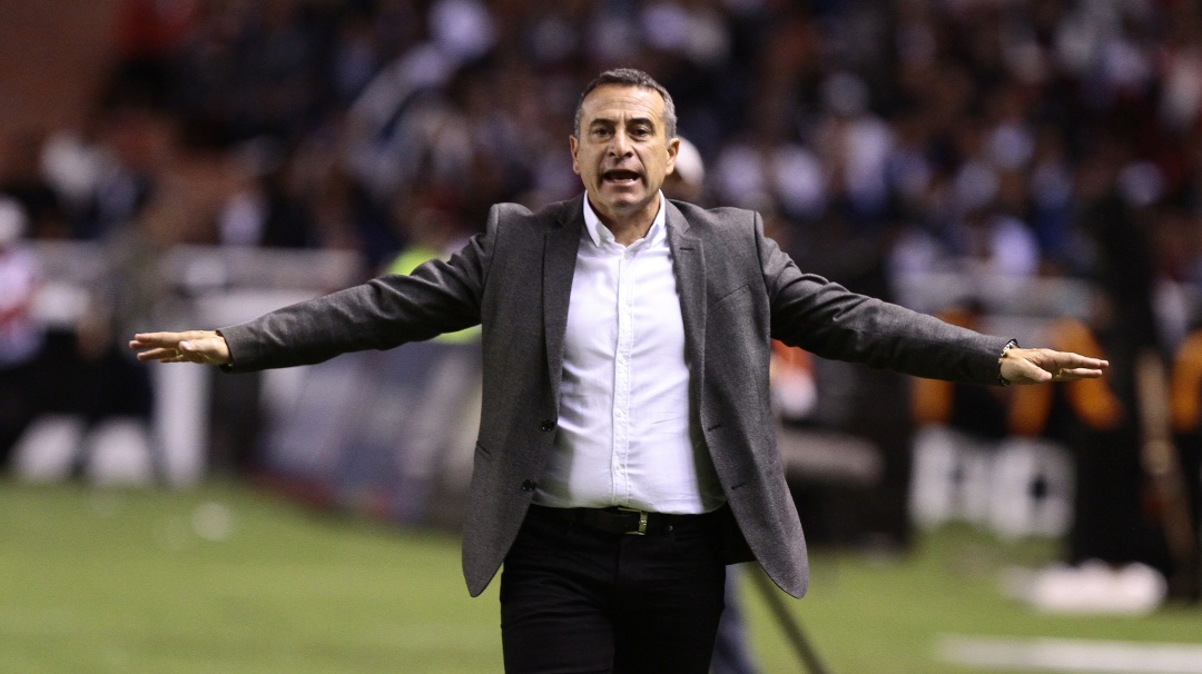 G. Sanguinetti: "A pesar de las deudas hay que ser profesional y jugar"