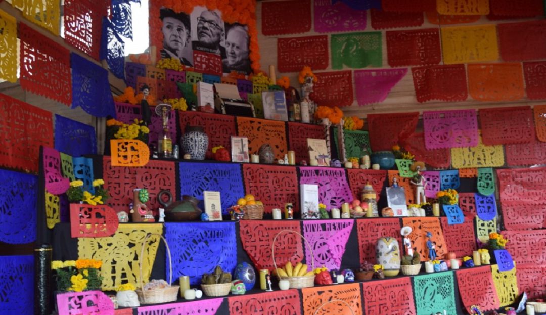 La tradición mexicana del “Día de Muertos” tiene un altar en Bogotá