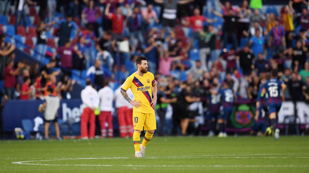 Levante sorprendió al Barcelona y dejó el liderato a merced del Madrid
