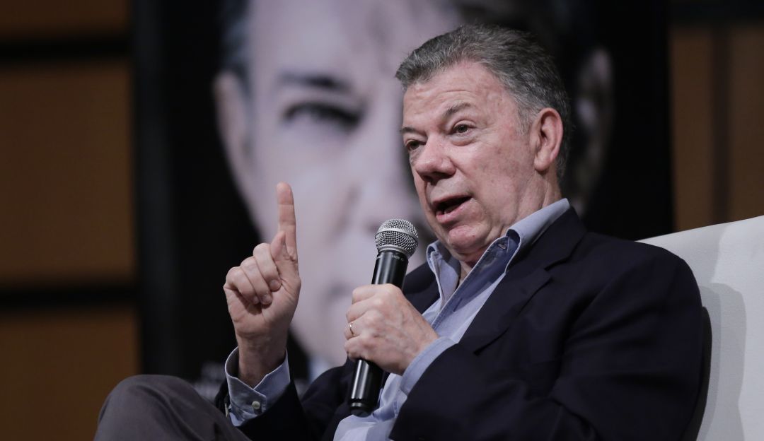 Juan Manuel Santos bailando: Con divertidos pasos, Juan Manuel Santos baila con su nieta