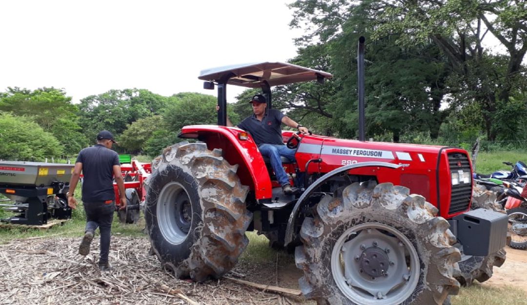 Entrega maquinaria agrícola Mompox Bolívar: Unidad para las Víctimas entregó en Mompox, maquinaria agrícola para ANUC