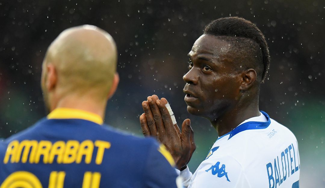 Serie A insultos racistas contra mario balotelli verona vs brescia: Repudio total: Balotelli recibió insultos racistas en Italia