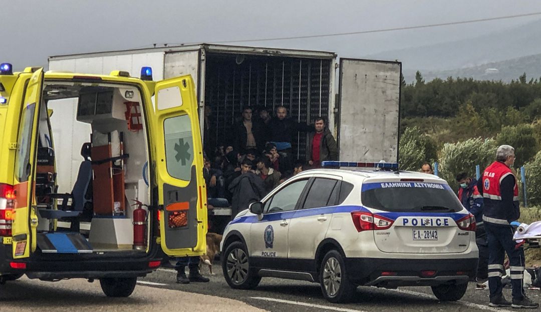 Migrantes en Grecia: Policía informa hallazgo de 41 migrantes en un camión frigorífico en Grecia