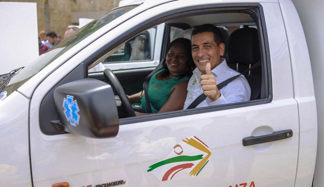 ambulancias Bolívar: Gobernador Turbay entrega tres ambulancias a campesinos de Bolívar