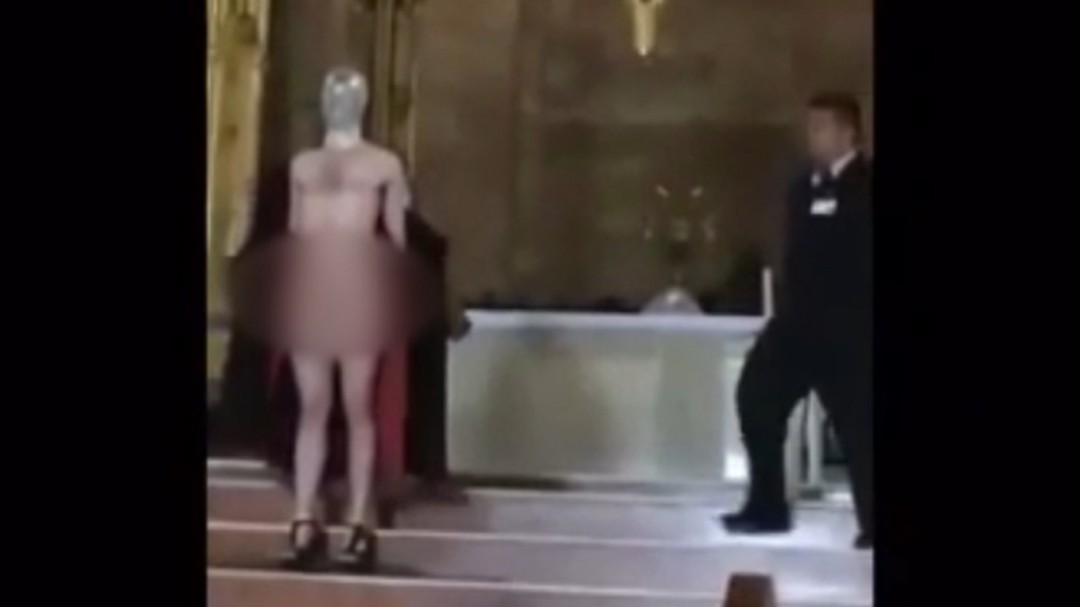 Escándalo por hombre que se desnudó dentro de la Catedral de Manizales