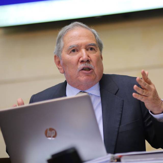 Mindefensa enfrenta nuevo debate de moción de censura