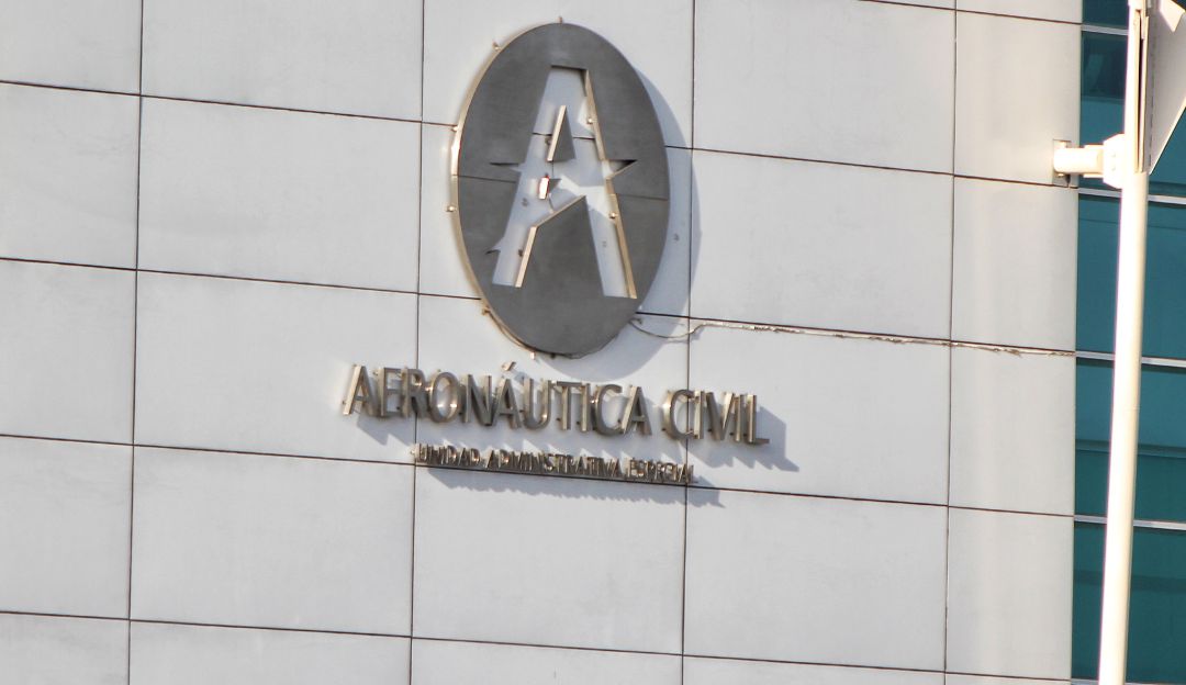 Quejas Sindicato de Aerocivil Falta de Personal: Aerocivil contrata 46 Controladores Aéreos y 34 Bomberos Aeronáuticos