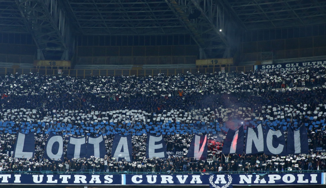 Napoli Serie A Carlo Ancelotti: Ultras del Nápoles critican a los futbolistas antes del entrenamiento